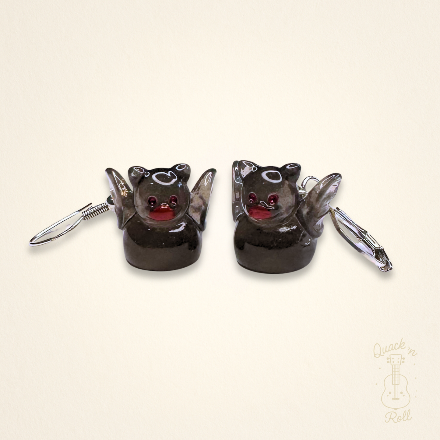 Boucles d'oreilles Méphie, ailes ouvertes. Crochets ouverts ou fermées en acier inoxydable.