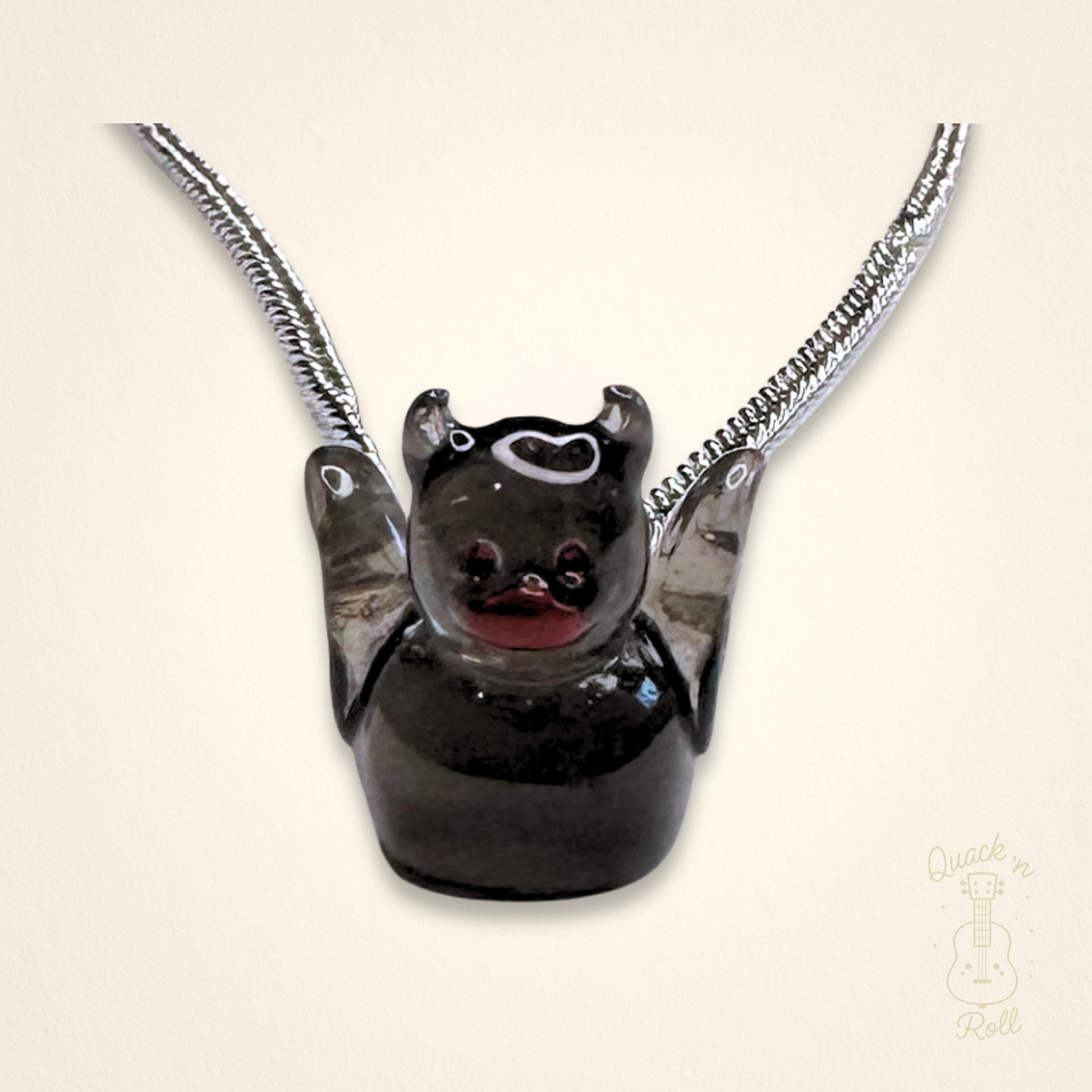 Pendentif avec ailes ouverts, sur chaine de 45 ou 50 cm